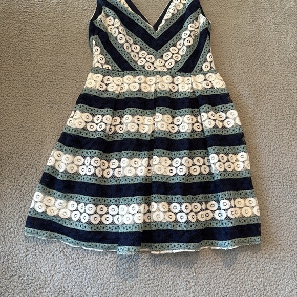 NSR Women Sleeveless Deep V Neck Lace Midi A Line Dress - Picture 2 of 5